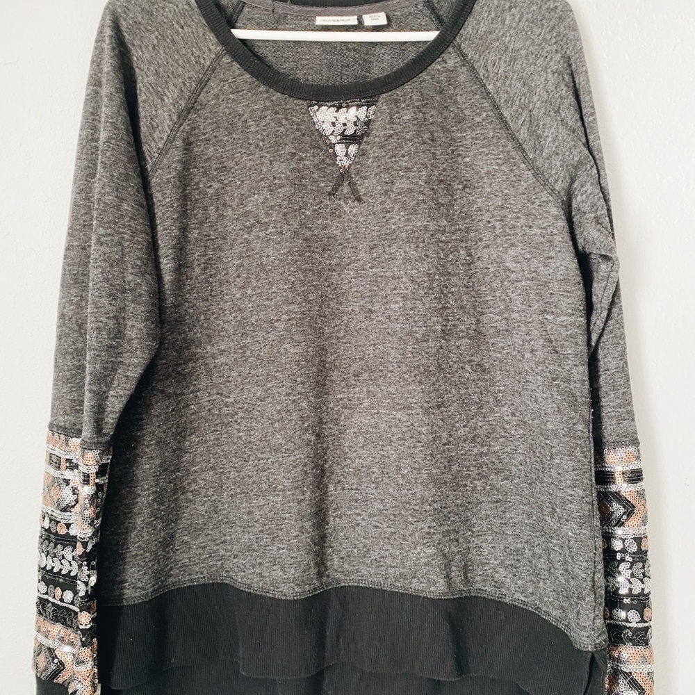 Women’s Cato casual top black with gold and silver sequins size large